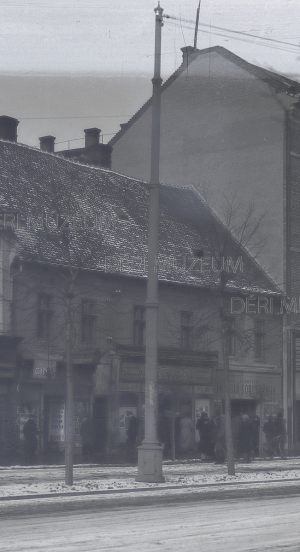 A Kisdebrecen vendéglő és sörcsarnok a Piac utcán (később Páll söröző, Szabadság étterem, Belga étterem és söröző) 1937. február 20. Piribauer István felvétele
