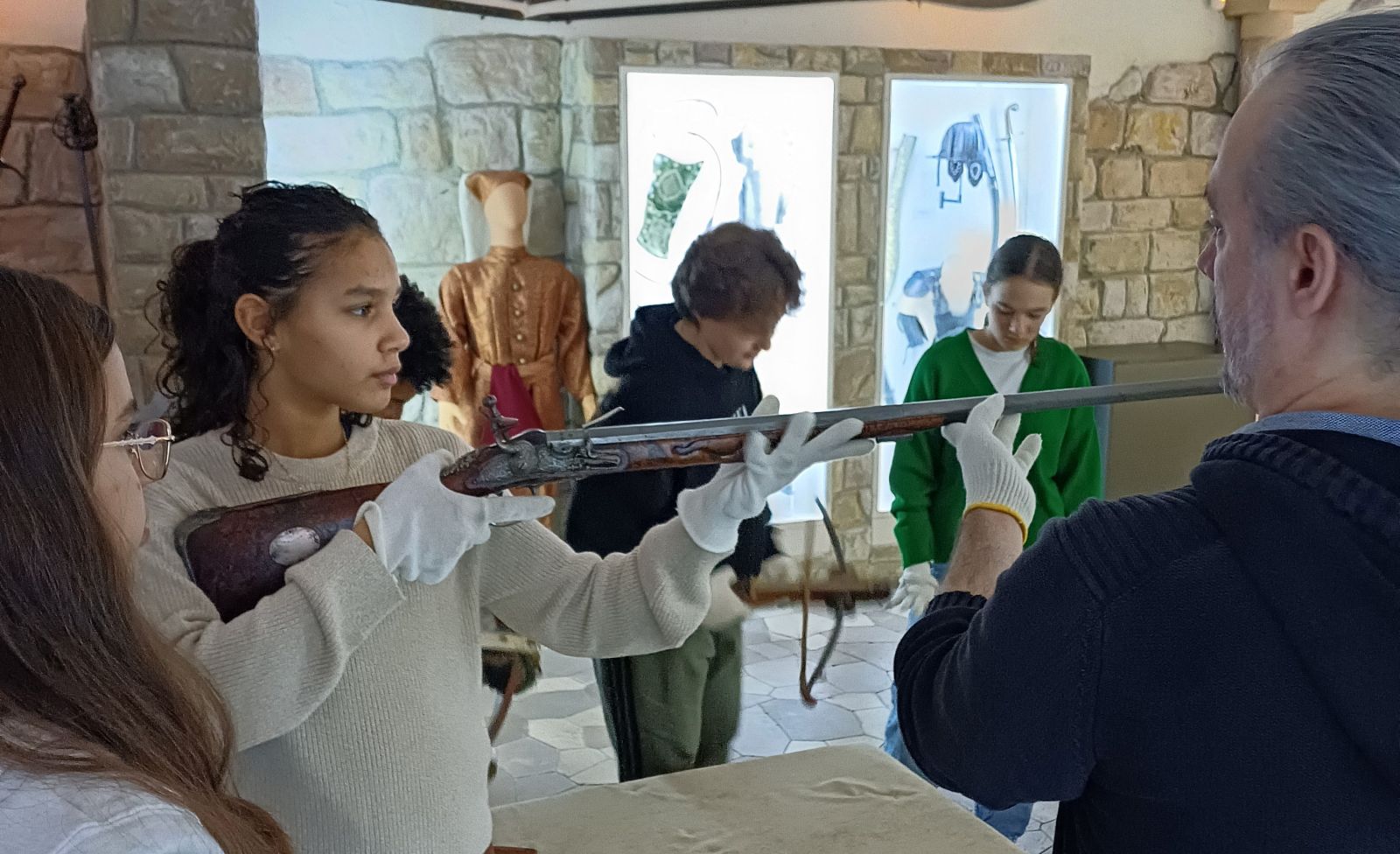 Amerikai diákok a múzeumban