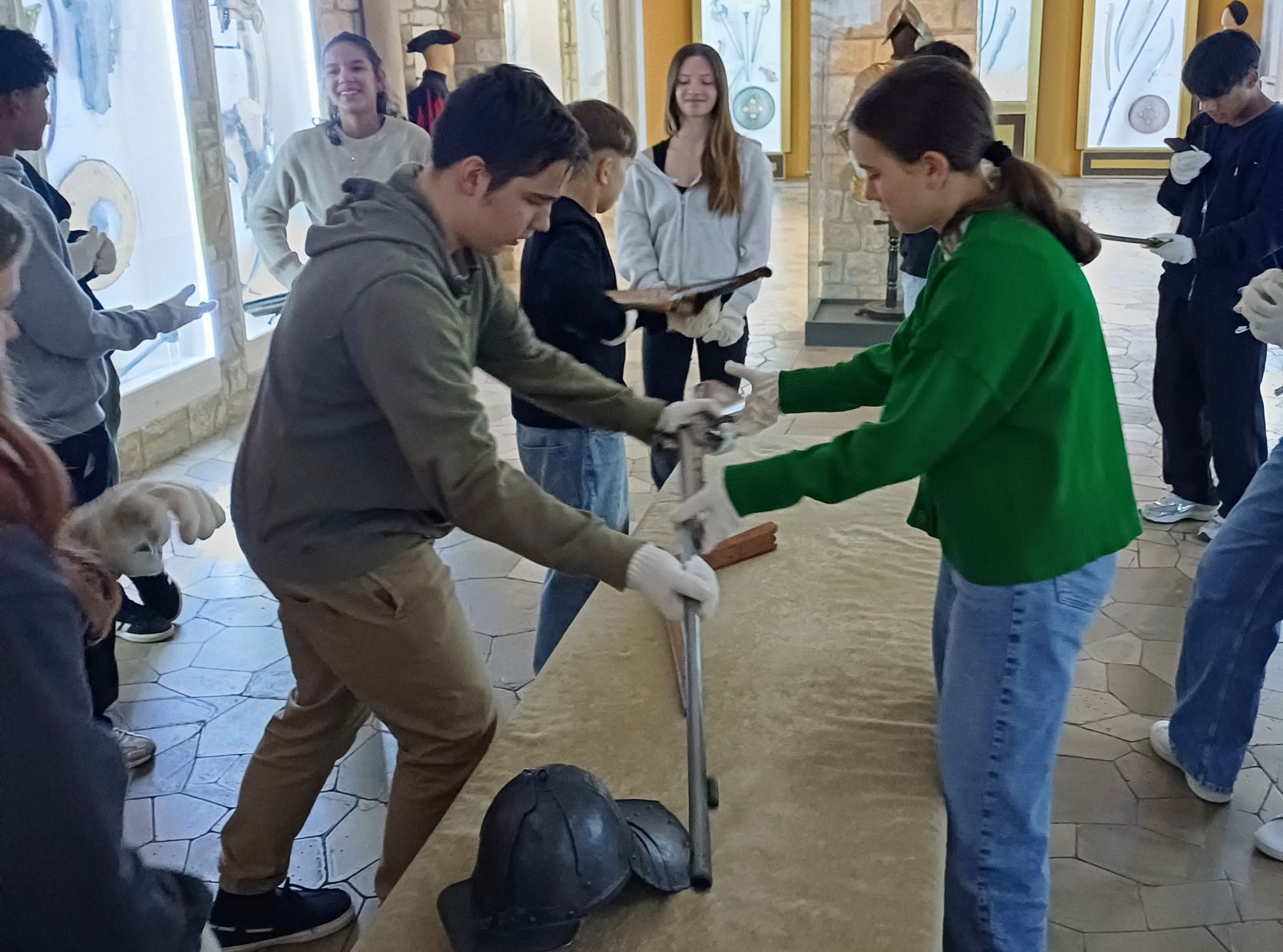 Amerikai diákok a múzeumban