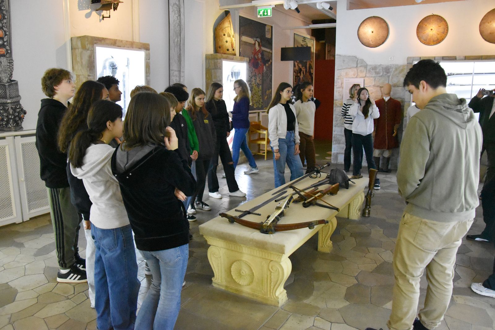 Amerikai diákok a múzeumban