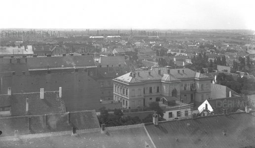 Debrecen látképe a Kistemplom tornyából, délnyugati irányban (Arany János utca, Osztrák-Magyar Bank épülete hátulról, Nagyállomás, Ispotálytemplom) 1907 Zoltai Lajos felvétele