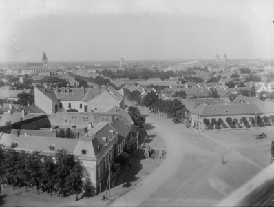 Debrecen látképe a görög katolikus templom tornyából, nyugatra, a Szent Anna utca felé (Teleki utca, Nap utca, Szent Anna templom, Kistemplom, Nagytemplom, Grósz Mór) 1908 Zoltai Lajos felvétele