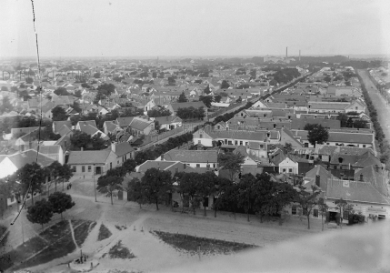 Debrecen látképe az Árpád téri templom tornyából nyugatra (Nyíl utca, Kút utca, Eckhardt György szatócsboltja, háztetők) 1914 Zoltai Lajos