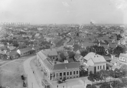 Debrecen látképe az Árpád téri templom tornyából a Csapó utca irányába (Csapó kanyar, villamos, háztetők) 1914 Zoltai Lajos felvétele