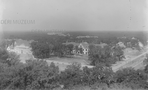 A Nagyerdőre épült egyetemi klinikák látképe a víztoronyból 1917 Zoltai Lajos felvétele