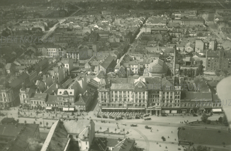 Légifelvétel az Arany Bikáról és a Simonffy és Bajcsy-Zsilinszky utca mentén álló házakról 1933 körül ismeretlen fényképész felvétele