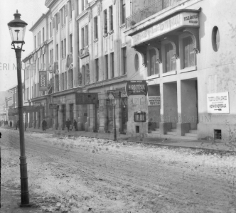Gőz- és kádfürdő az Arany Bikában, a József királyi herceg (Bajcsy-Zsilinszky) utca felől 1930-as évek Kozmann Leó felvétele