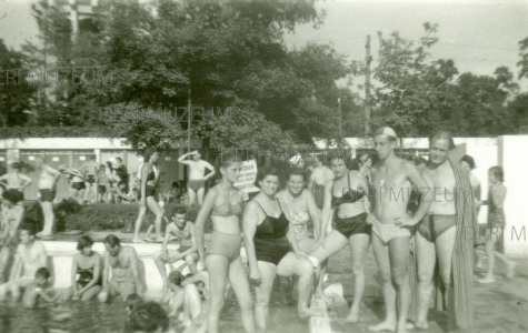 Ismeretlen társaság a strandon 1960-as évek ismeretlen amatőr felvétele