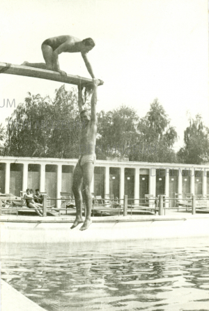 A magasugró emelvény a nagyerdei strandon 1960-as évek ismeretlen amatőr felvétele