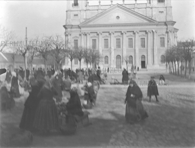 Piac a Nagytemplom előtt XX. század eleje (1913 előtt) ismeretlen amatőr felvétele