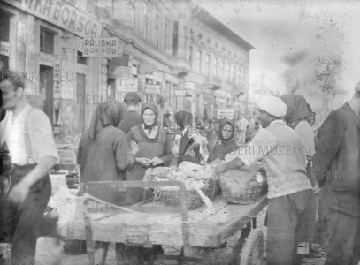 Piac a Csapó utcán (bormérés, pálinka, tejbolt, szekér, kosár, kofa, árus) 1930-as évek Ecsedi István felvétele