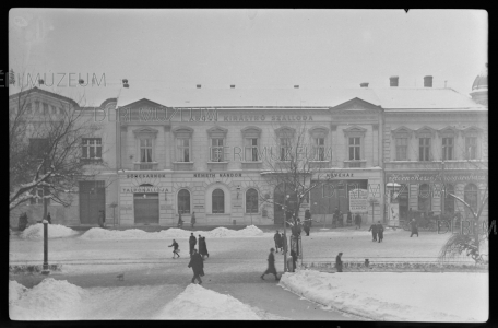 Az Angol Királynő szálloda és étterem a Kossuth utcán 1941 Benkő László