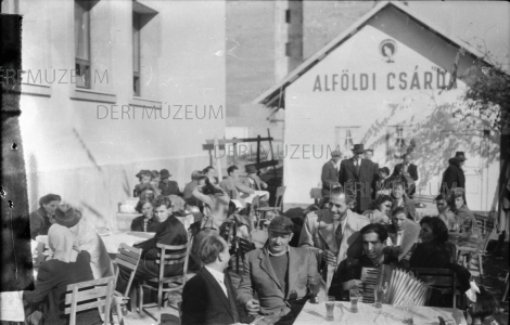 Alföldi csárda az Ősz vásáron 1953. október 10-11. Benkő László Debrecen Béke utja