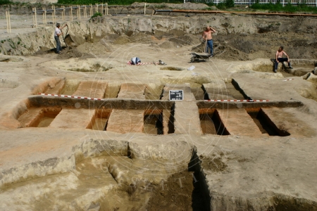 Középkori téglaégető műhely metszetre bontva. Debrecen-Józsa, Józsapark (2006)