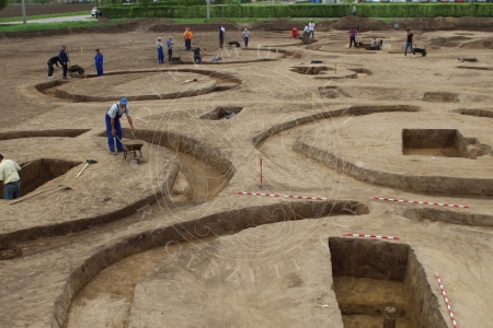 Római császárkori (szarmata) körárkos temető feltárása. Debrecen–Agrár park 1. (2017) (Fotó: Faur Zoltán)