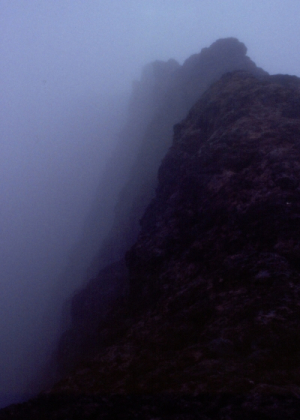 A Bory-kráter belső oldala a vulkán legmagasabb pontjával Fotó: Mező Szilveszter, 2003