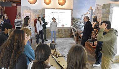 Amerikai diákok a múzeumban Amerikai diákok a múzeumban